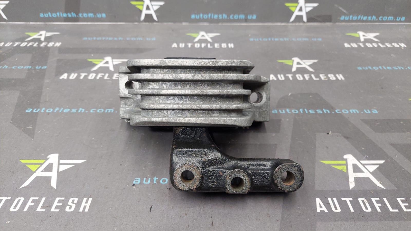 Подушка двигателя/ кронштейн двигателя 1807AV, 9680119880 Peugeot 207 бу